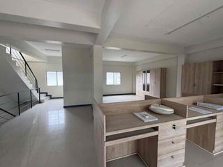 Local comercial en alquiler de 2 habitaciones en Bang Lamung, Chonburi