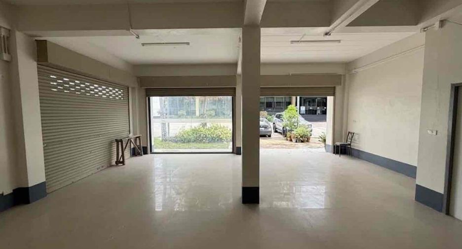 Local comercial en alquiler de 2 habitaciones en Bang Lamung, Chonburi