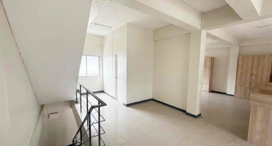 Local comercial en alquiler de 2 habitaciones en Bang Lamung, Chonburi