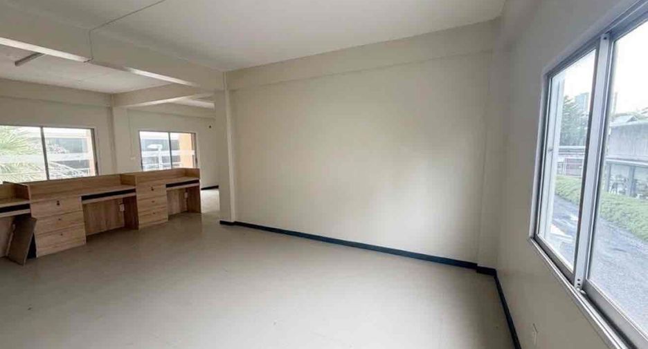 Local comercial en alquiler de 2 habitaciones en Bang Lamung, Chonburi