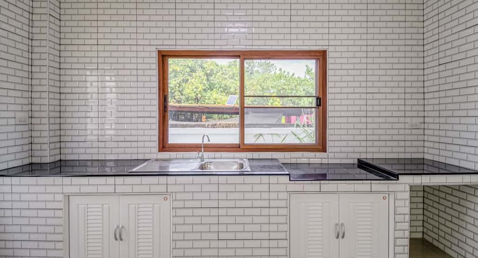 For sale 4 bedrooms house in Hang Dong, Chiang Mai