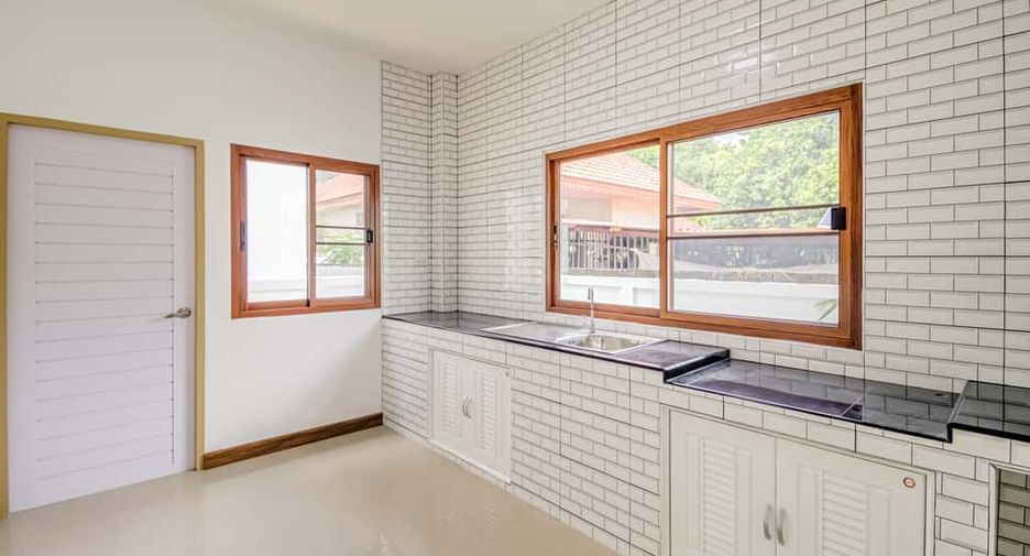For sale 4 bedrooms house in Hang Dong, Chiang Mai