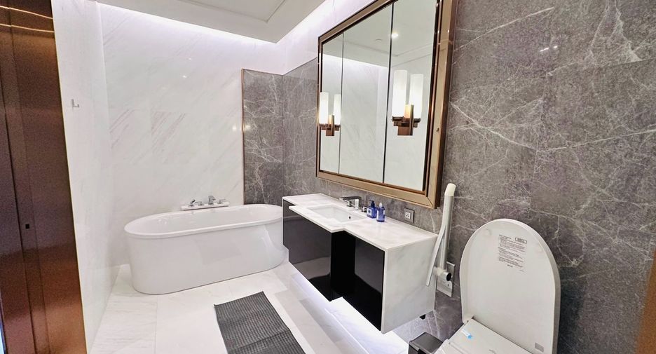 For rent 1 bed condo in Pathum Wan, Bangkok