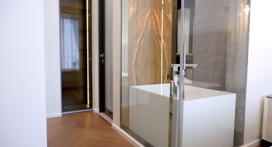 For rent 1 bed condo in Pathum Wan, Bangkok