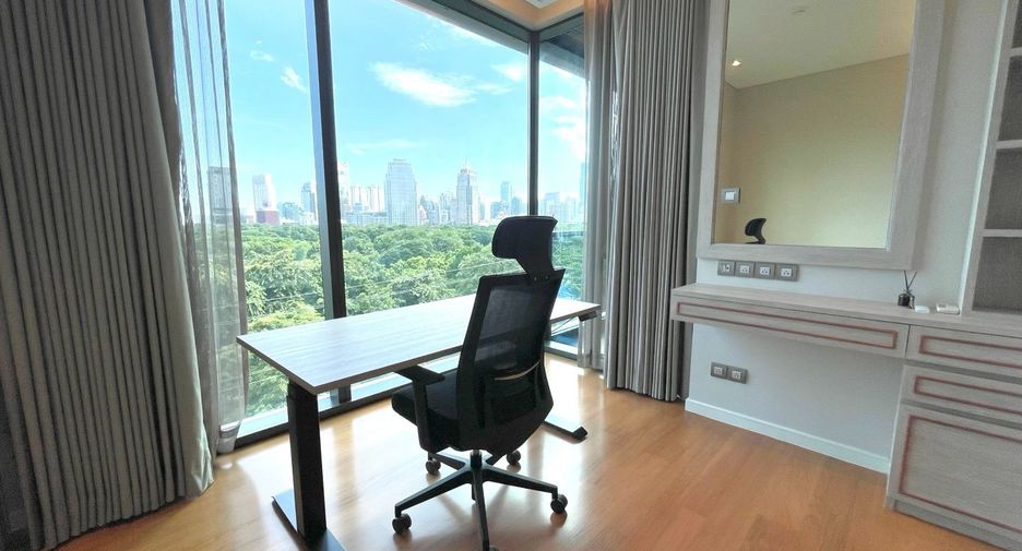 For rent 2 bedrooms condo in Pathum Wan, Bangkok