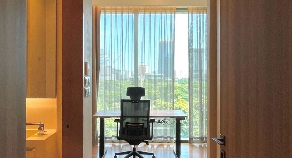 For rent 2 bedrooms condo in Pathum Wan, Bangkok