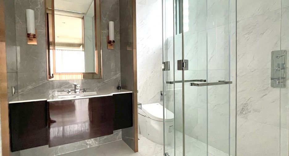 For rent 2 bedrooms condo in Pathum Wan, Bangkok