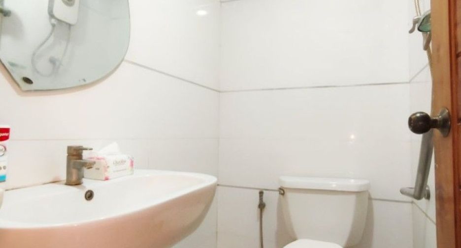 For sale 3 bedrooms townhouse in Bang Sue, Bangkok