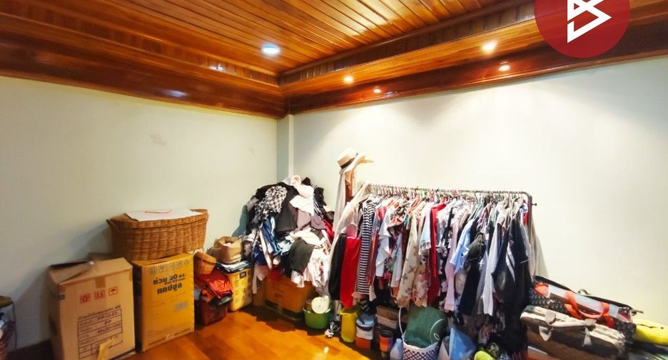 For sale 3 bedrooms townhouse in Bang Sue, Bangkok