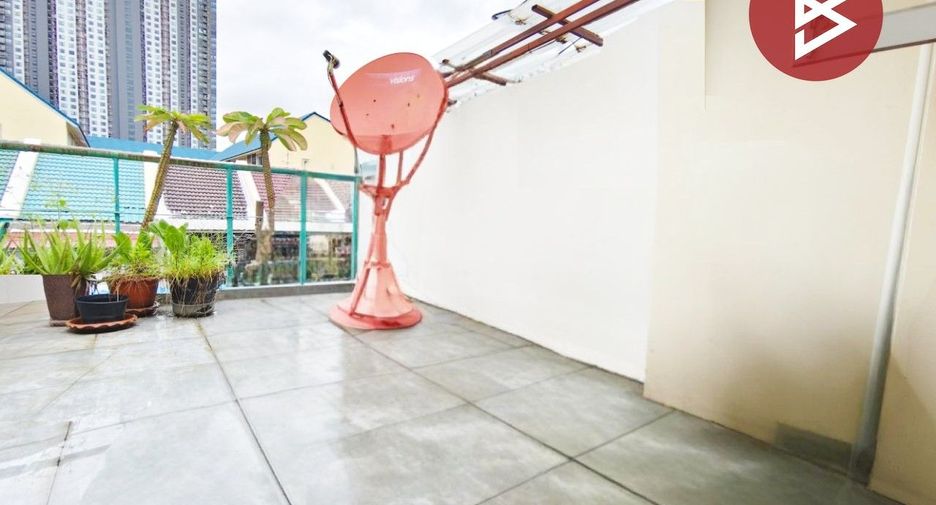 For sale 3 bedrooms townhouse in Bang Sue, Bangkok