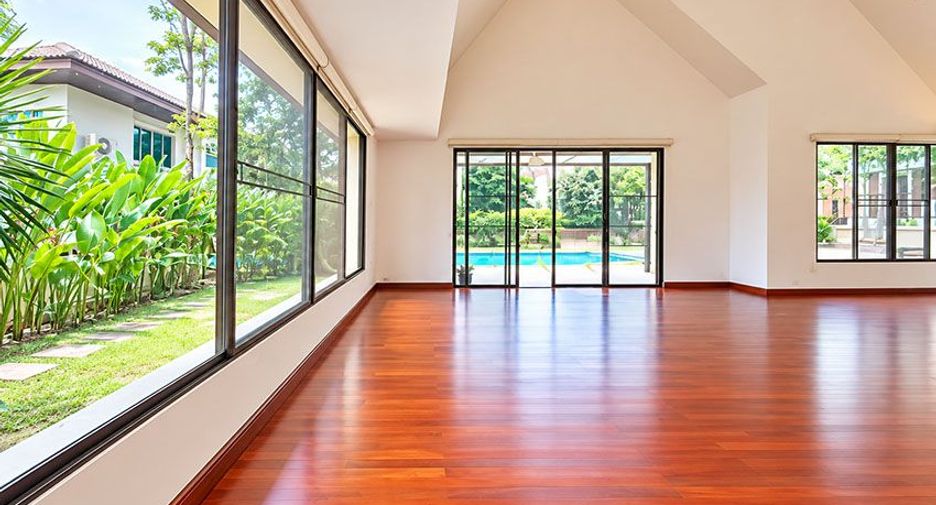 Haus zur Miete mit 4 Zimmer in Pak Kret, Nonthaburi