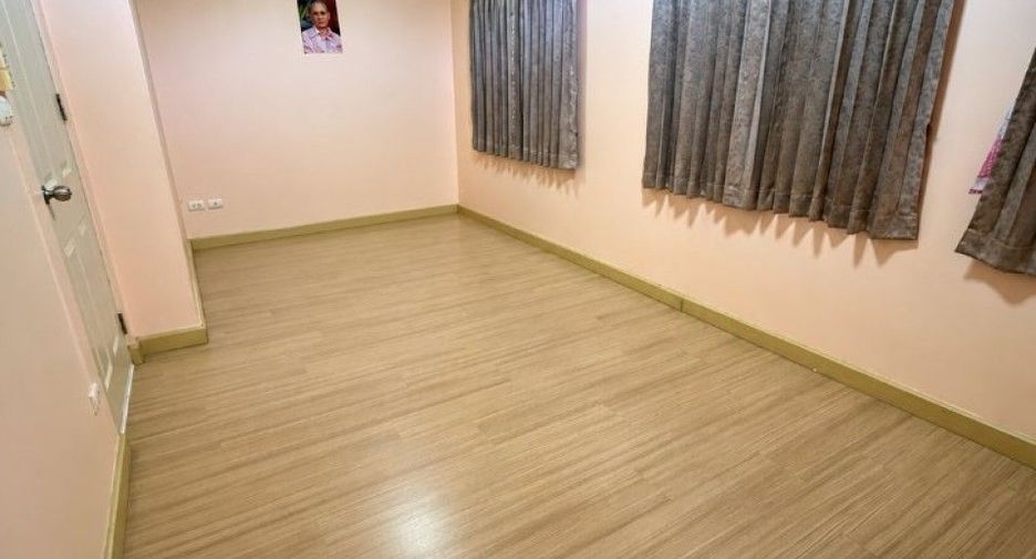 For sale 3 bedrooms townhouse in Phra Samut Chedi, Samut Prakan