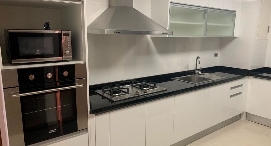 For rent 3 bedrooms apartment in Sathon, Bangkok