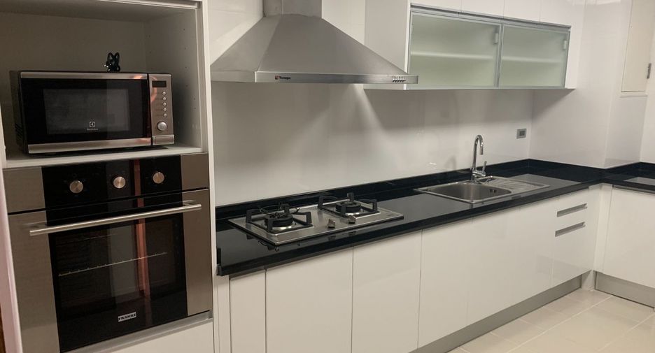 For rent 3 bedrooms apartment in Sathon, Bangkok