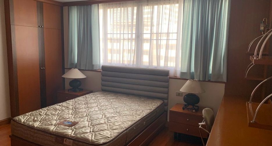 For rent 3 bedrooms apartment in Sathon, Bangkok