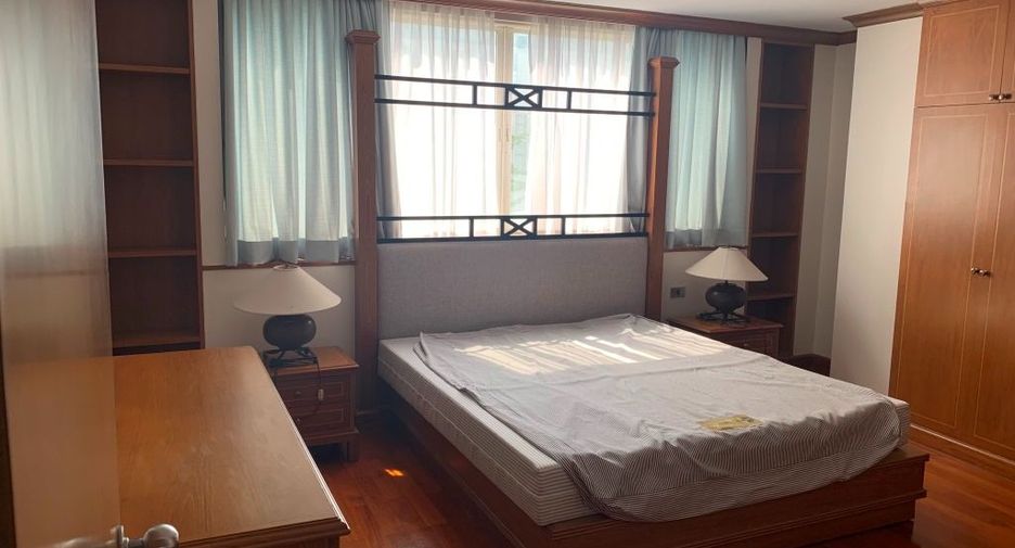 For rent 3 bedrooms apartment in Sathon, Bangkok