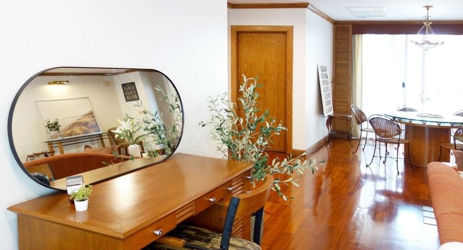 For rent 3 bedrooms apartment in Sathon, Bangkok
