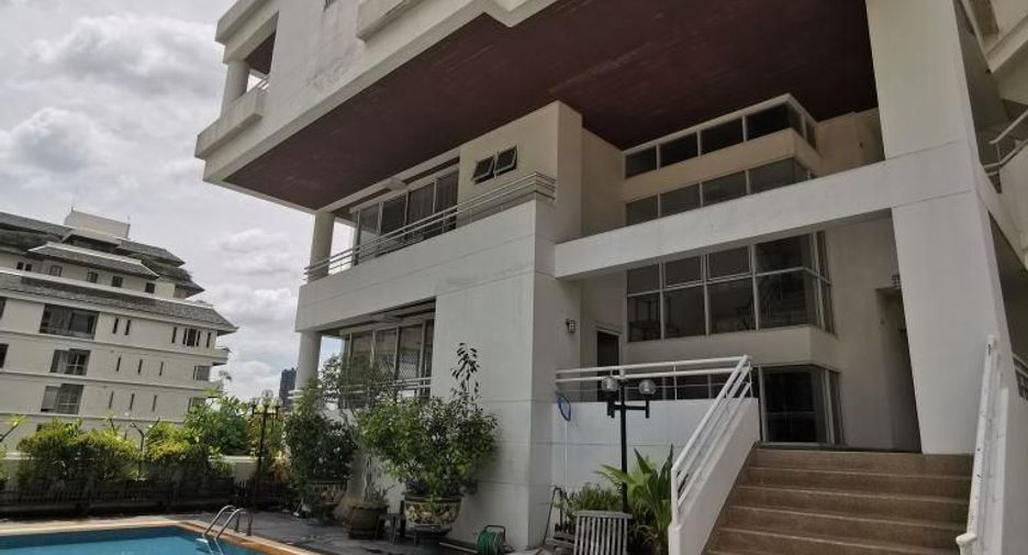 For rent 3 bedrooms apartment in Sathon, Bangkok
