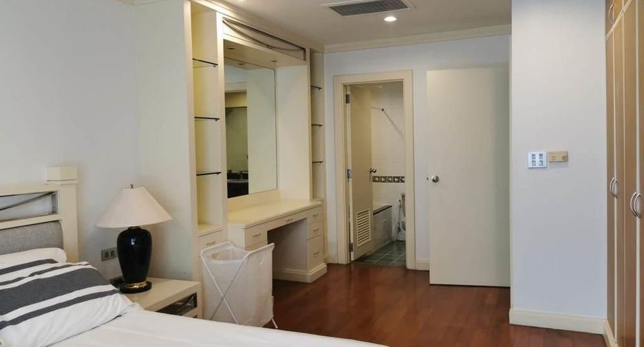 For rent 2 bedrooms apartment in Sathon, Bangkok