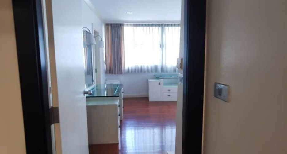 For rent 2 bedrooms apartment in Sathon, Bangkok