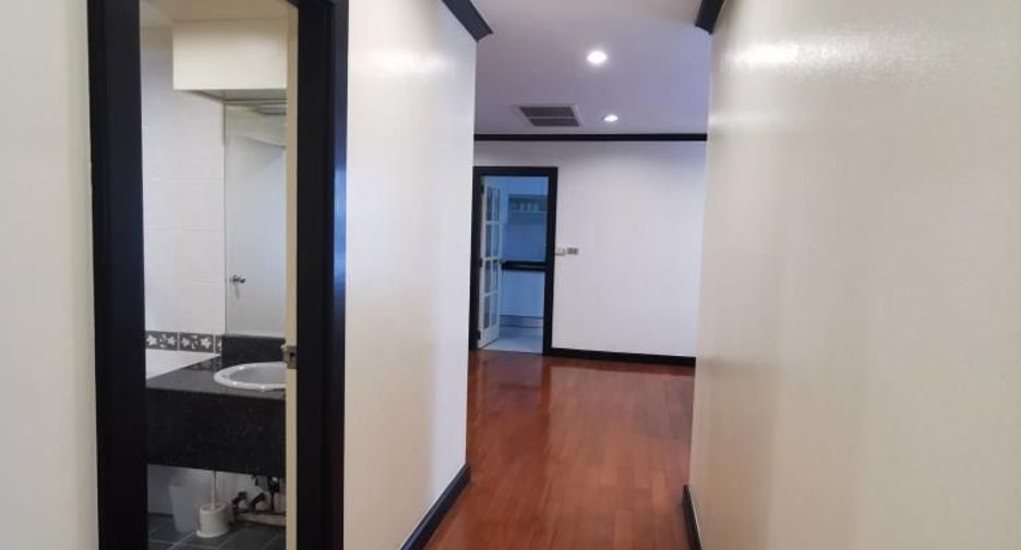 For rent 2 bedrooms apartment in Sathon, Bangkok