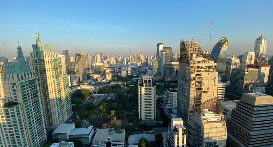 For rent 2 bedrooms condo in Pathum Wan, Bangkok