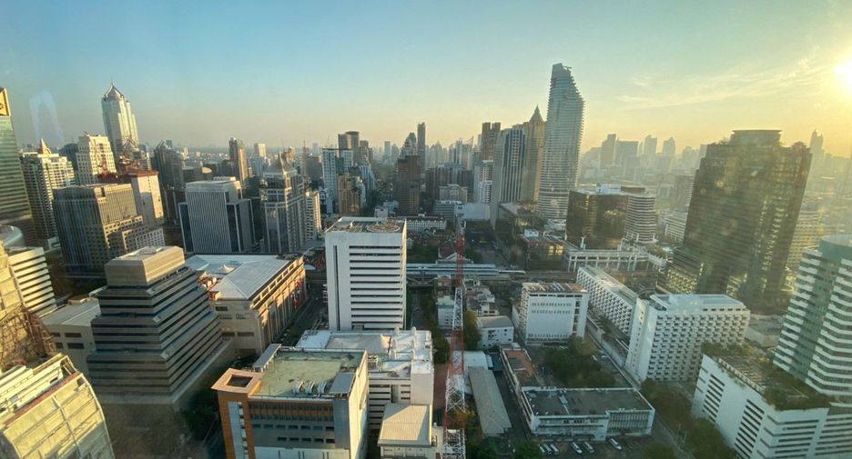 For rent 2 bedrooms condo in Pathum Wan, Bangkok
