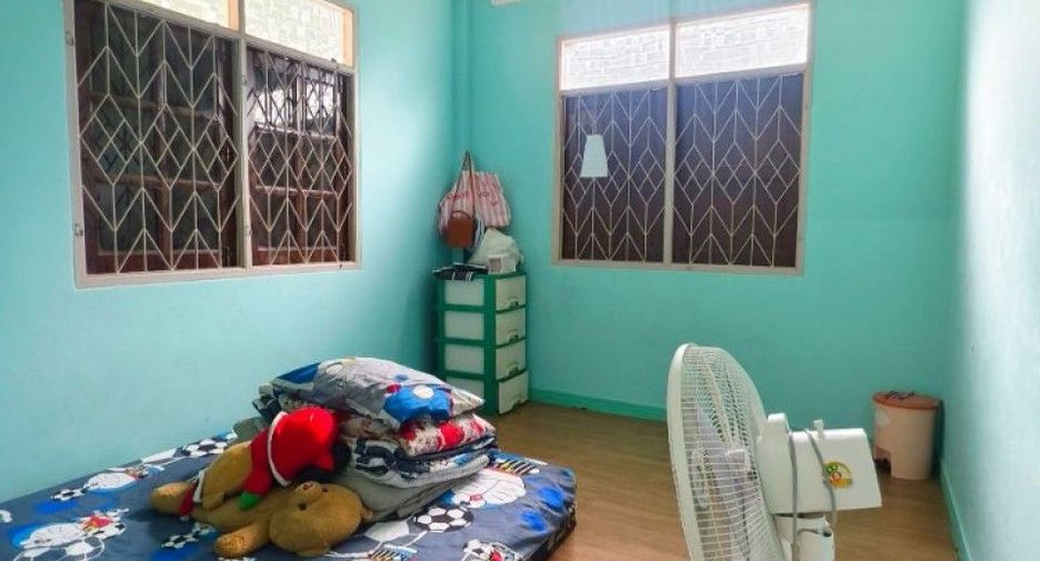 For sale 3 bedrooms house in Krathum Baen, Samut Sakhon