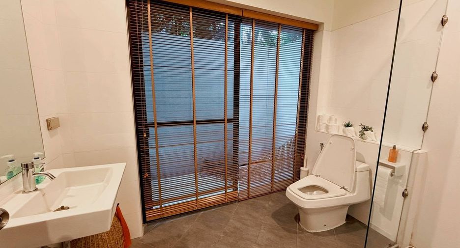 For rent 3 bedrooms house in Khlong Toei, Bangkok
