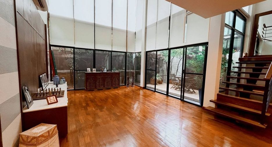 For rent 3 bedrooms house in Khlong Toei, Bangkok