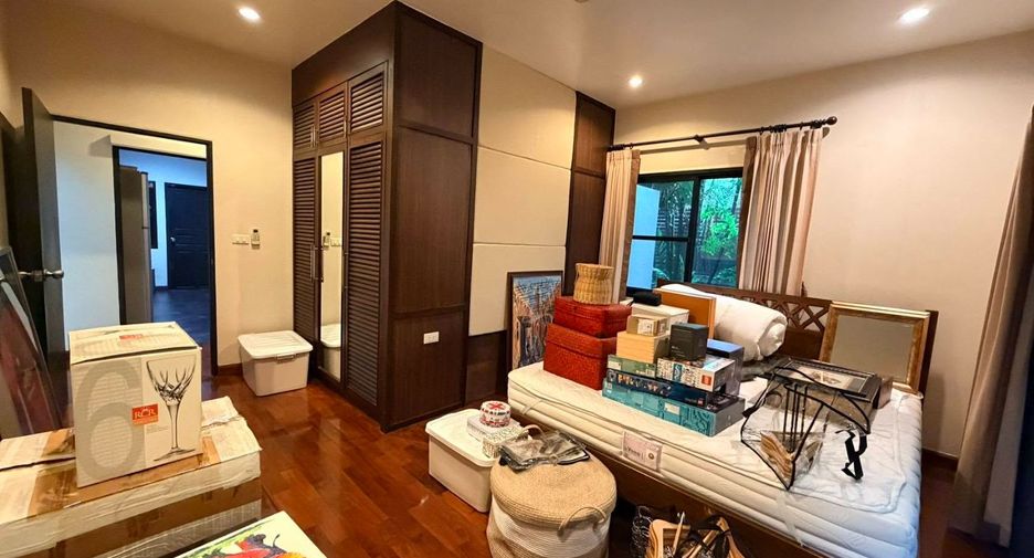 For rent 3 bedrooms house in Khlong Toei, Bangkok
