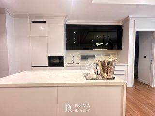 For rent 3 bedrooms condo in Pathum Wan, Bangkok