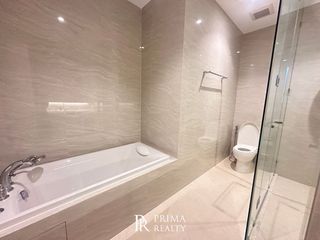 For rent 3 bedrooms condo in Pathum Wan, Bangkok