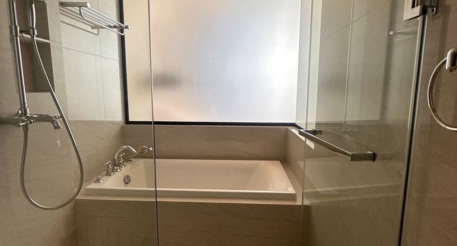 For rent 1 bed condo in Pathum Wan, Bangkok