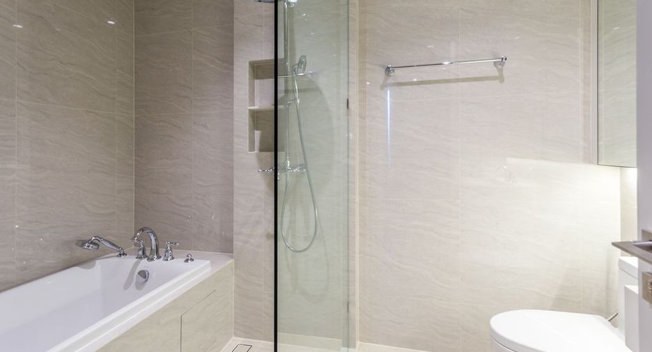 For rent 2 bedrooms condo in Pathum Wan, Bangkok