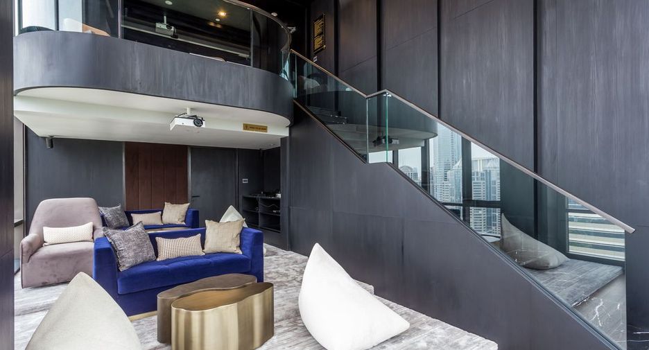 For rent 2 bedrooms condo in Pathum Wan, Bangkok