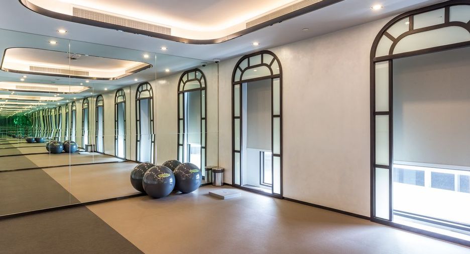 For rent 2 bedrooms condo in Pathum Wan, Bangkok