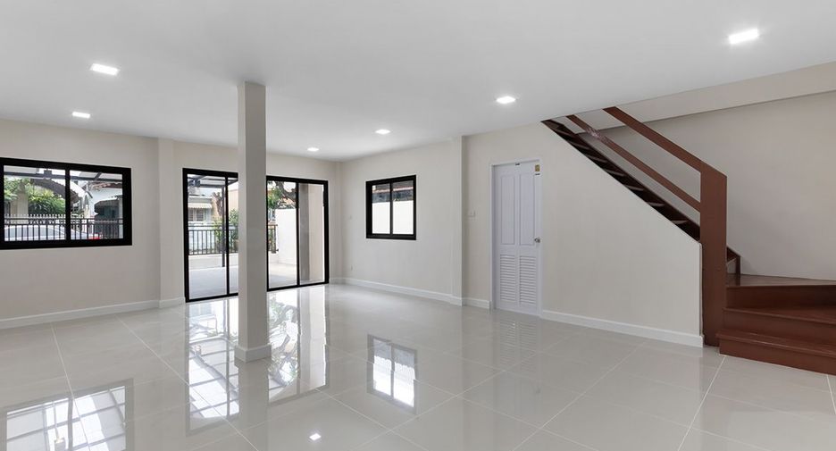 À vendre 3 chambres maison à Pak Kret, Nonthaburi