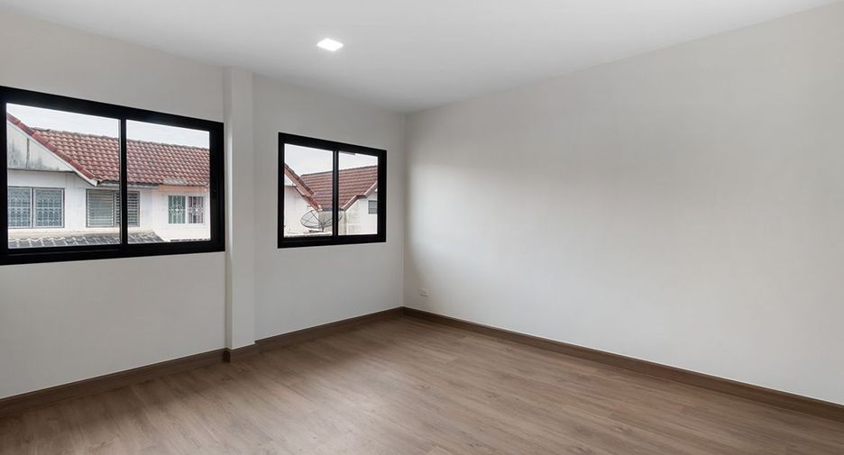 À vendre 3 chambres maison à Pak Kret, Nonthaburi
