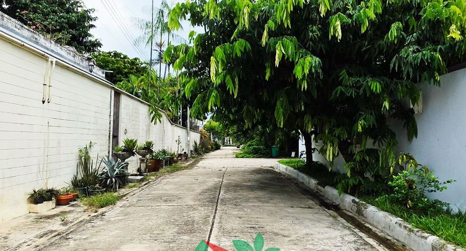 For sale 3 bedrooms house in Taling Chan, Bangkok