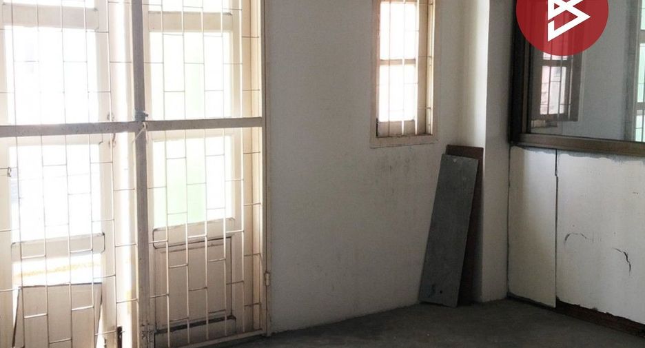 À vendre 3 chambres local commercial à Sam Phran, Nakhon Pathom