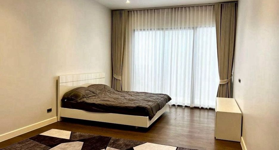 For rent 4 bedrooms house in Bang Kapi, Bangkok