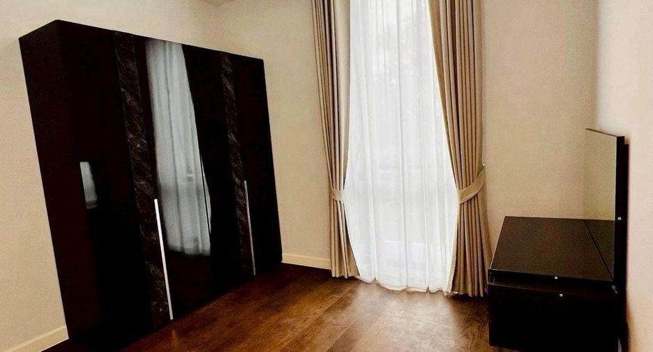 For rent 4 bedrooms house in Bang Kapi, Bangkok