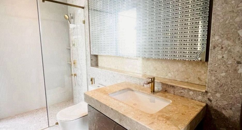 For rent 4 bedrooms house in Bang Kapi, Bangkok