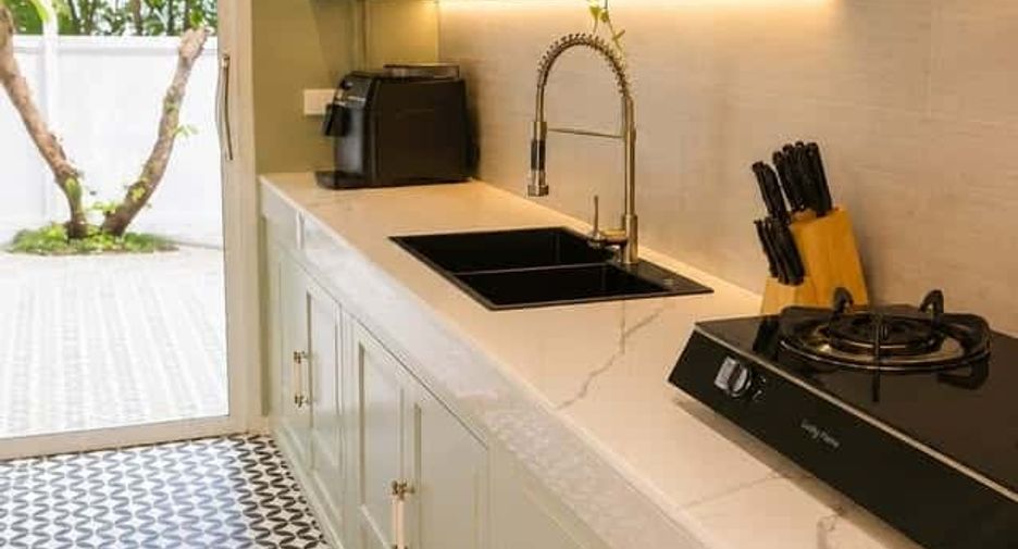 For rent 4 bedrooms condo in Mueang Chiang Mai, Chiang Mai
