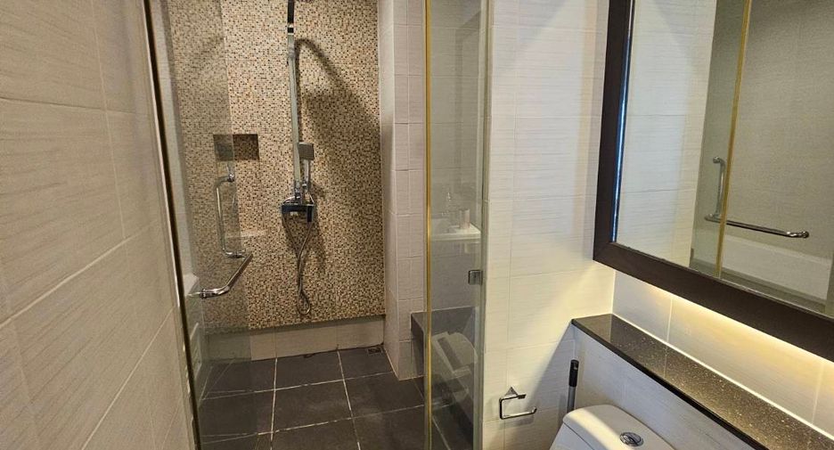 For sale 1 bed condo in Si Racha, Chonburi