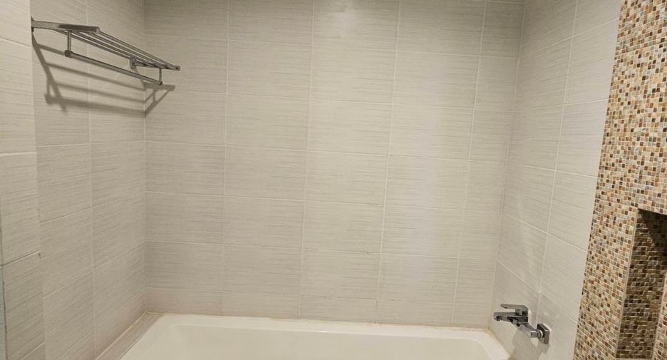 For sale 1 bed condo in Si Racha, Chonburi
