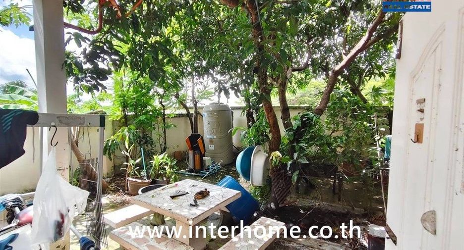 Casa adosada en venta de 3 habitaciones en Sai Noi, Nonthaburi