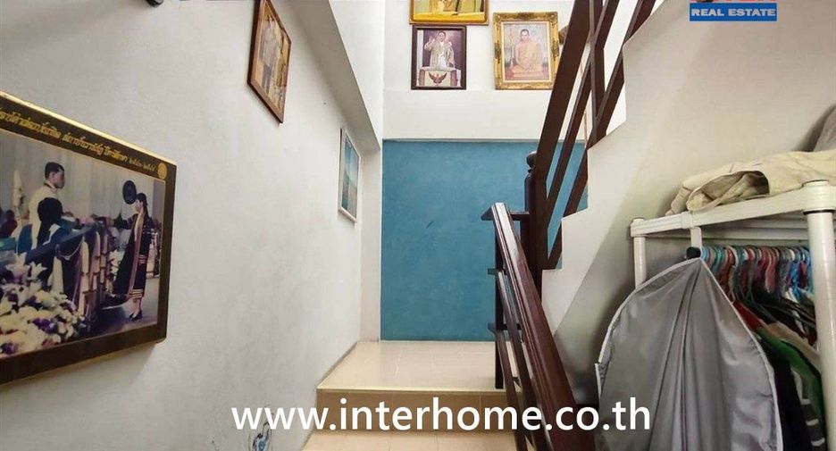 Casa adosada en venta de 3 habitaciones en Sai Noi, Nonthaburi