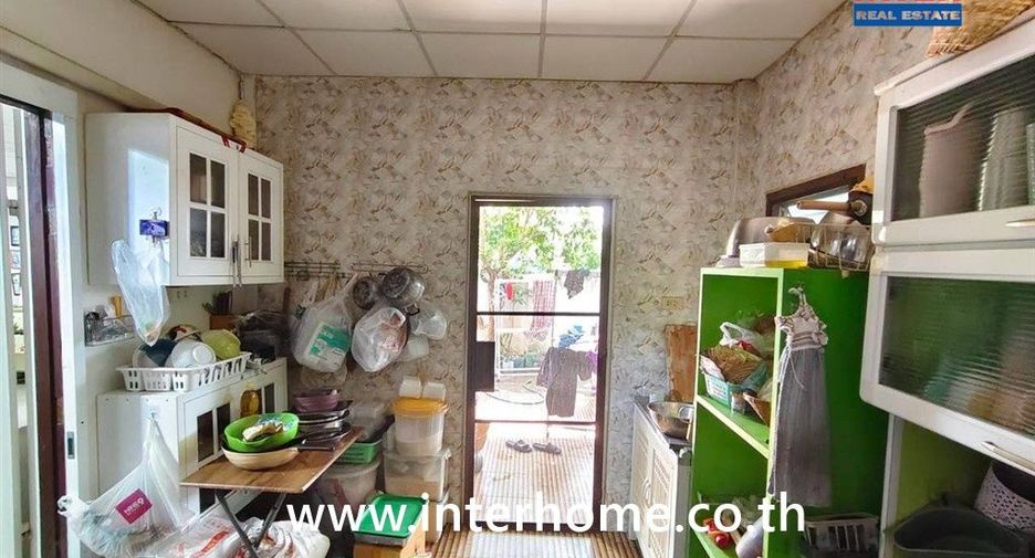 Casa adosada en venta de 3 habitaciones en Sai Noi, Nonthaburi